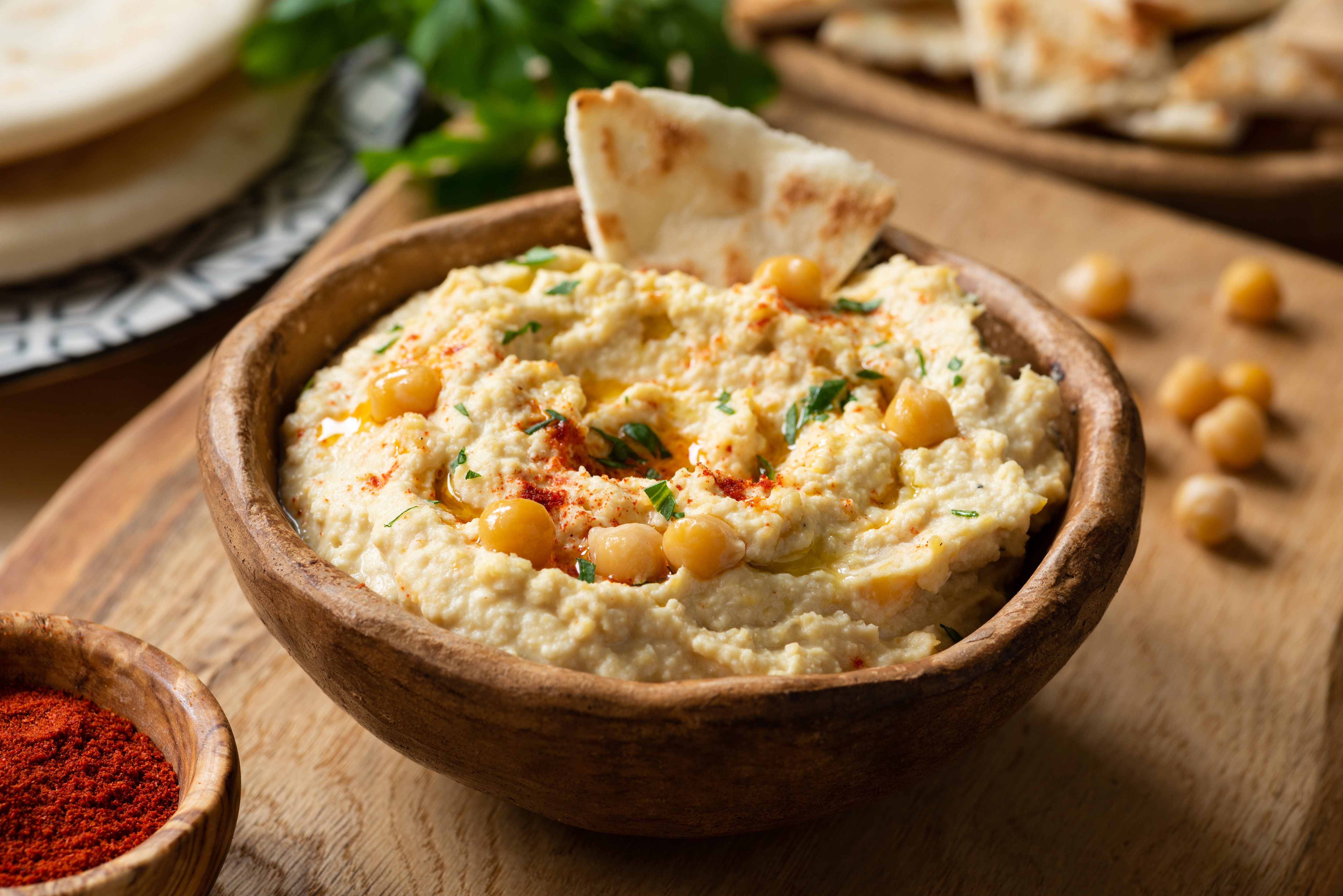Plateau mezze libanais — houmous, fatayer, labneh — traiteur libanais Montévrain