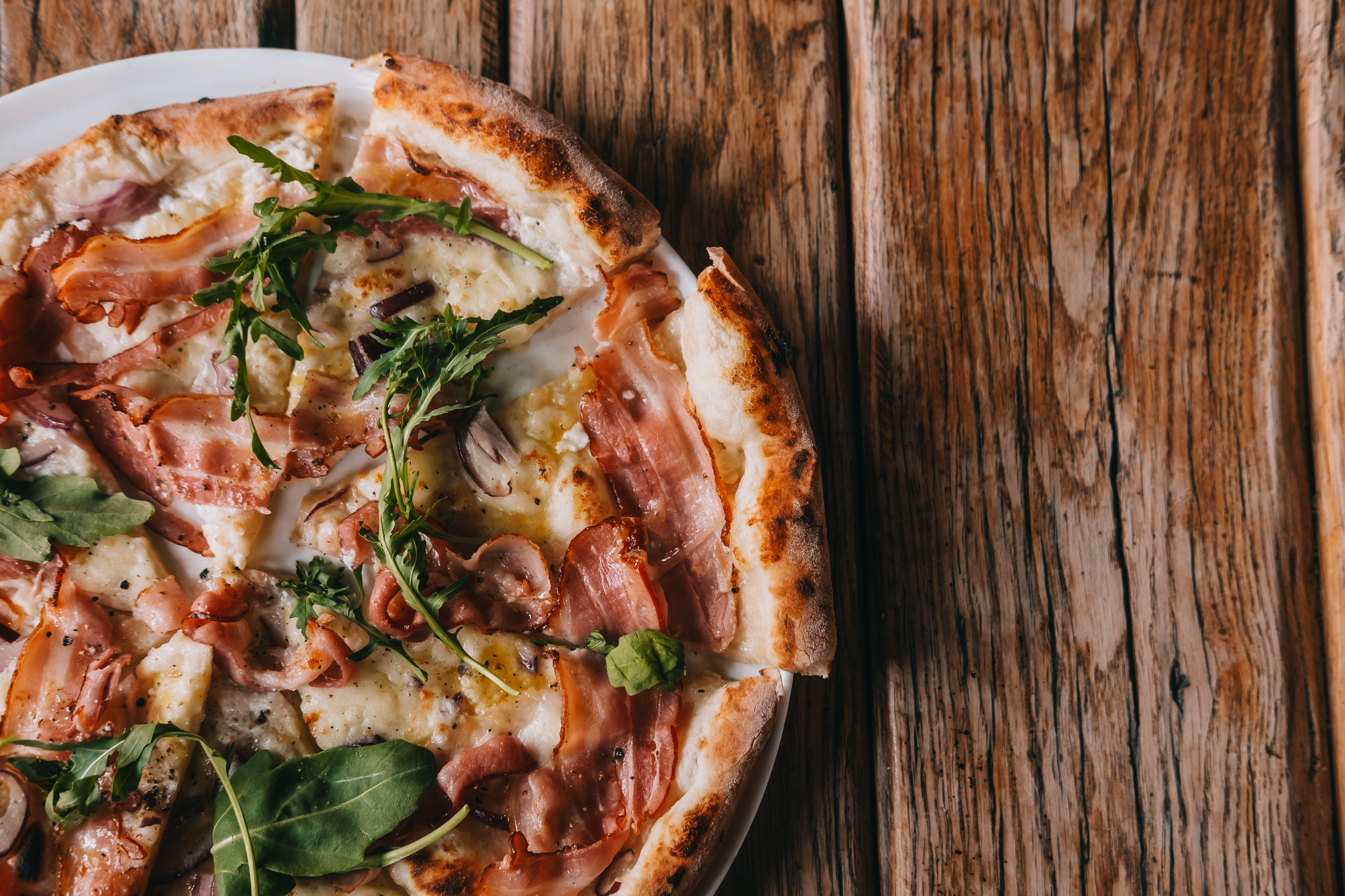 Pizza napolitaine maison — traiteur méditerranéen Montévrain